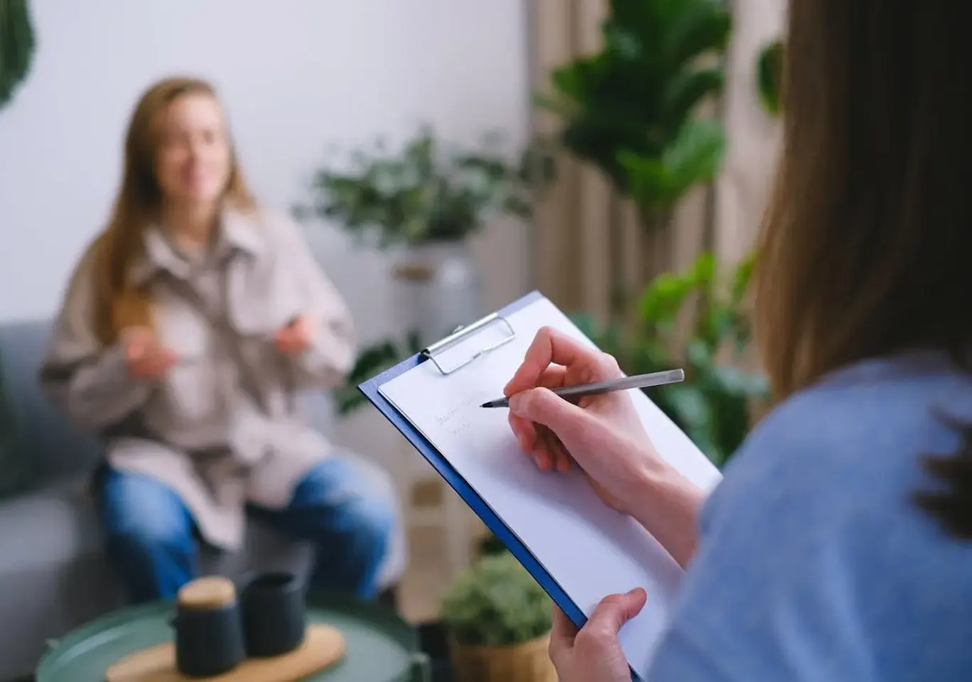 Psychiatra Siedlce, konsultacja prywatna: wywiad z pacjentką i notatki specjalisty